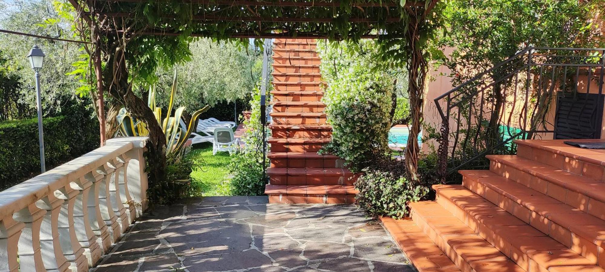 Le Quattro Stagioni Pension Massa  Buitenkant foto